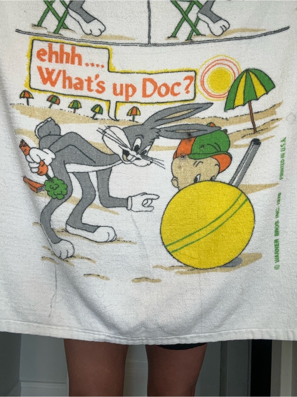 Vintage 1978 Bugs Bunny & Elmer Fudd Beach Towel - White with Yellow & Green - Picture 3 of 7